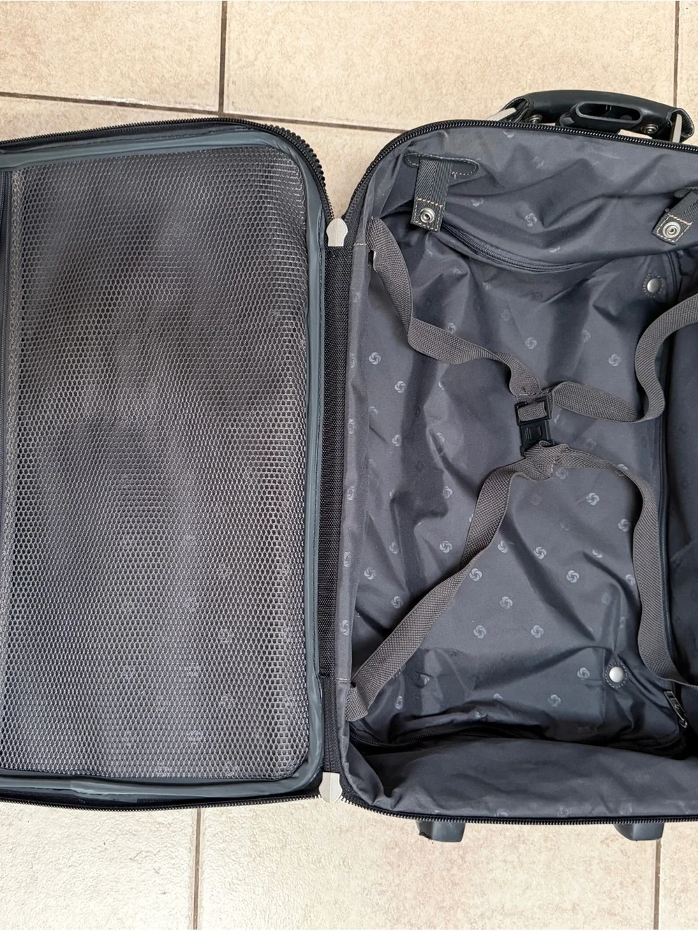 Samsonite Black Upright Rolling Travel Bag with Front Pockets
